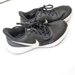 Nike Revolution 5 Running Shoes Black White Athletic Sneakers Womens 7.5